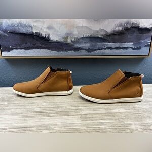 NWOT!!!! OluKai Hawai’iloa Manu Hope Tan Ankle Booties